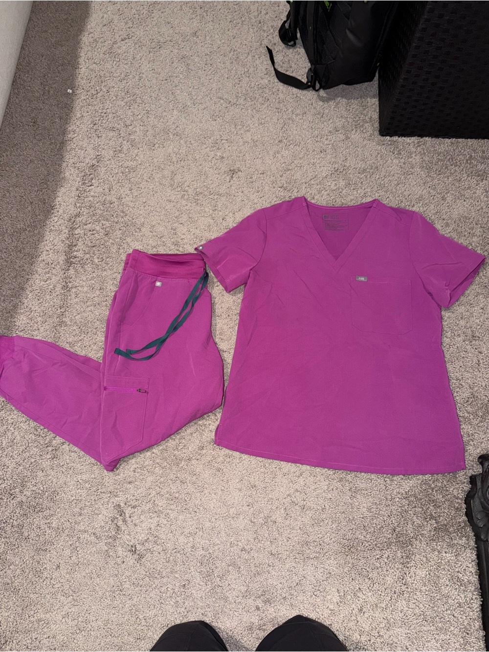 Figs Catarina Top & jogger Pants in Fuchsia/pink